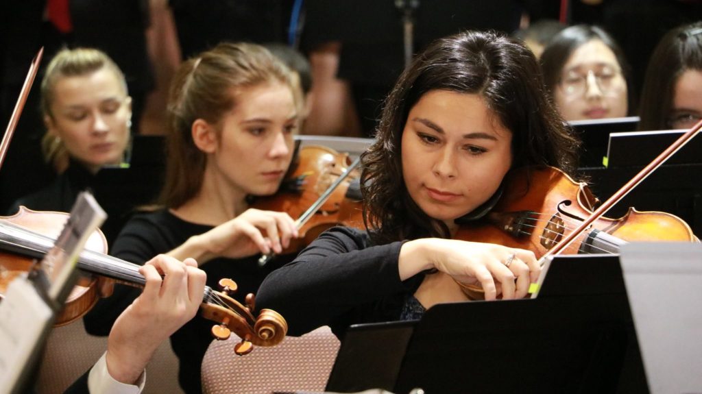 Ana Bivol, solistă în Orchestra și Școala de Muzică LOGOS, Chicago